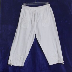 Woman’s Linen Knee Length Pants